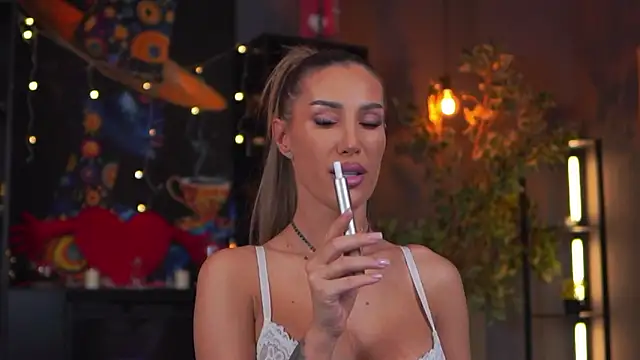 Snapshot of Evelyn_Evyyy chatting on 20, 2, 2026 Evelyn Evyyy online show from 20, 2, 2026