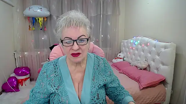 Snapshot of KayleSmoll chatting on 28, 1, 2025 KayleSmoll online show from 28, 1, 2025