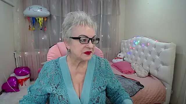 Snapshot of KayleSmoll chatting on 28, 1, 2025 KayleSmoll online show from 28, 1, 2025