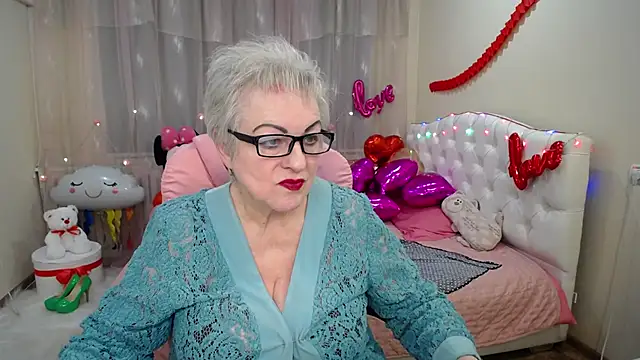 Snapshot of KayleSmoll chatting on 2, 2, 2025 KayleSmoll online show from 2, 2, 2025