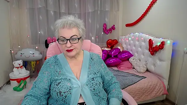 Snapshot of KayleSmoll chatting on 2, 2, 2025 KayleSmoll online show from 2, 2, 2025