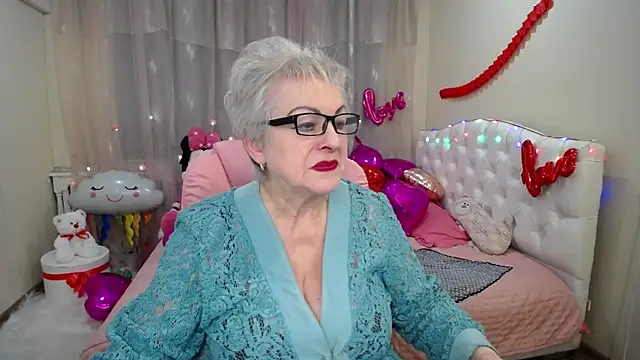 Snapshot of KayleSmoll chatting on 2, 2, 2025 KayleSmoll online show from 2, 2, 2025