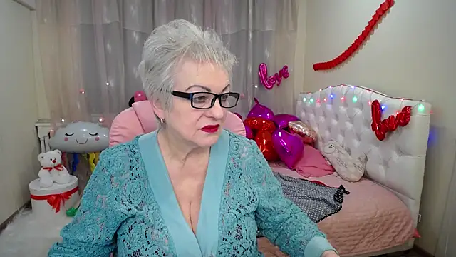 Snapshot of KayleSmoll chatting on 3, 2, 2025 KayleSmoll online show from 3, 2, 2025