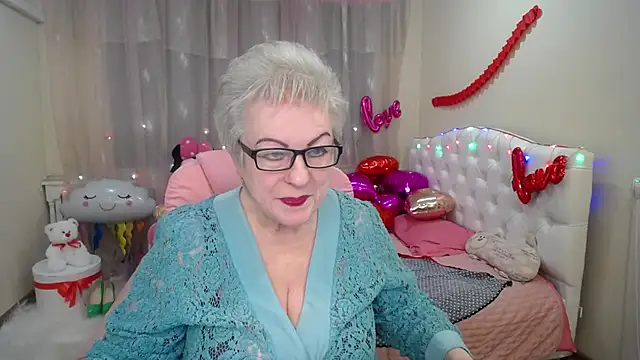 Snapshot of KayleSmoll chatting on 4, 2, 2025 KayleSmoll online show from 4, 2, 2025