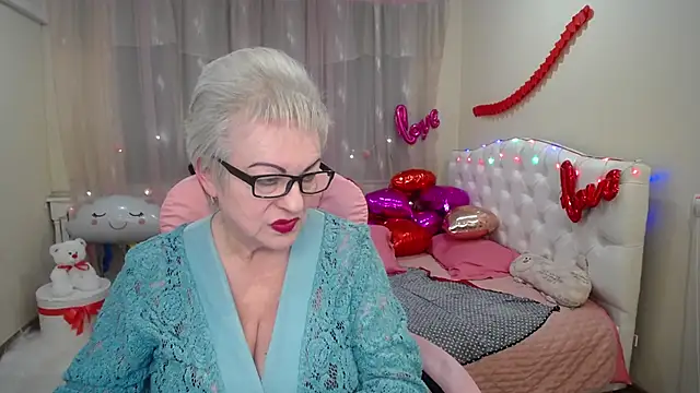 Snapshot of KayleSmoll chatting on 4, 2, 2025 KayleSmoll online show from 4, 2, 2025