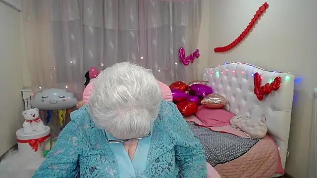 Snapshot of KayleSmoll chatting on 5, 2, 2025 KayleSmoll online show from 5, 2, 2025