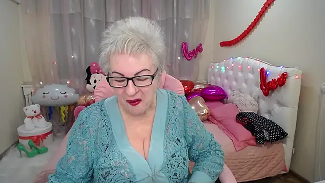 Snapshot of KayleSmoll chatting on 5, 2, 2025 KayleSmoll online show from 5, 2, 2025