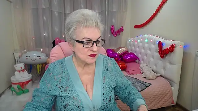 Snapshot of KayleSmoll chatting on 6, 2, 2025 KayleSmoll online show from 6, 2, 2025