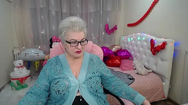 Snapshot of KayleSmoll chatting on 6, 2, 2025 KayleSmoll online show from 6, 2, 2025