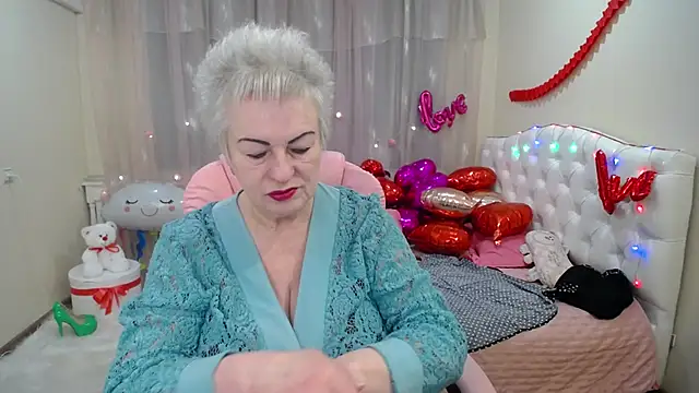 Snapshot of KayleSmoll chatting on 8, 2, 2025 KayleSmoll online show from 8, 2, 2025