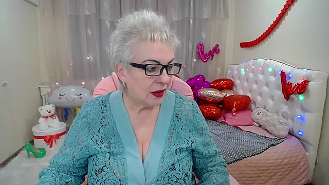 Snapshot of KayleSmoll chatting on 8, 2, 2025 KayleSmoll online show from 8, 2, 2025