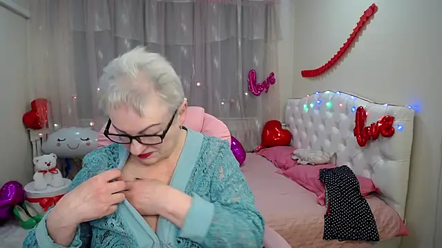 Snapshot of KayleSmoll chatting on 11, 2, 2025 KayleSmoll online show from 11, 2, 2025