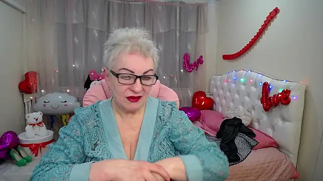 Snapshot of KayleSmoll chatting on 12, 2, 2025 KayleSmoll online show from 12, 2, 2025