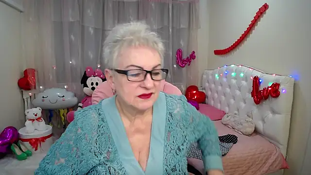 Snapshot of KayleSmoll chatting on 13, 2, 2025 KayleSmoll online show from 13, 2, 2025