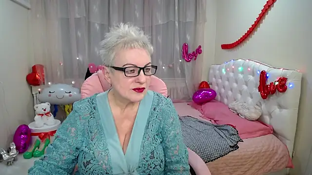 Snapshot of KayleSmoll chatting on 14, 2, 2025 KayleSmoll online show from 14, 2, 2025