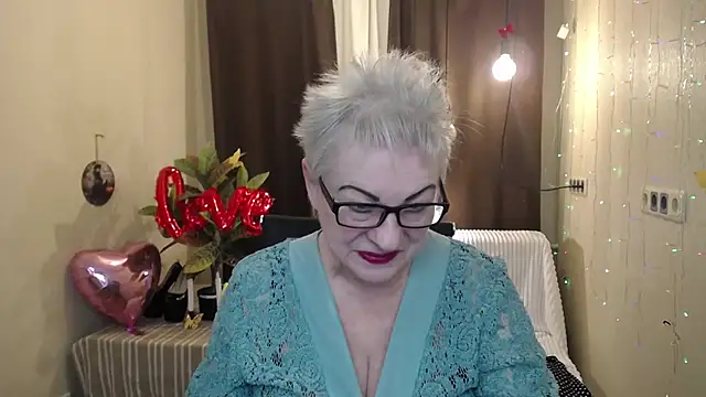 Snapshot of KayleSmoll chatting on 15, 2, 2025 KayleSmoll online show from 15, 2, 2025