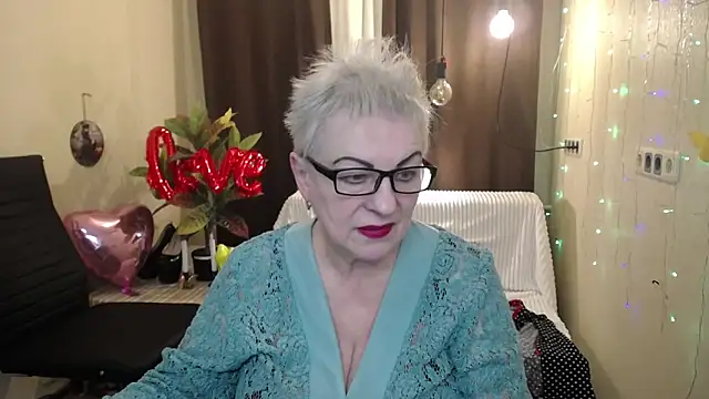 Snapshot of KayleSmoll chatting on 16, 2, 2025 KayleSmoll online show from 16, 2, 2025