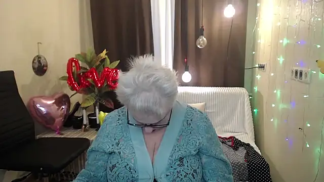 Snapshot of KayleSmoll chatting on 16, 2, 2025 KayleSmoll online show from 16, 2, 2025