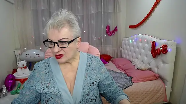 Snapshot of KayleSmoll chatting on 18, 2, 2025 KayleSmoll online show from 18, 2, 2025