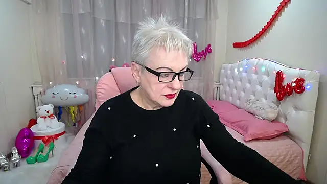 Snapshot of KayleSmoll chatting on 19, 2, 2025 KayleSmoll online show from 19, 2, 2025