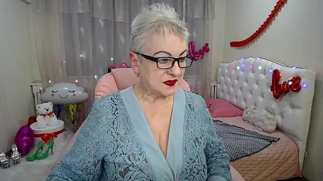 Snapshot of KayleSmoll chatting on 19, 2, 2025 KayleSmoll online show from 19, 2, 2025