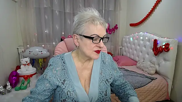 Snapshot of KayleSmoll chatting on 20, 2, 2025 KayleSmoll online show from 20, 2, 2025