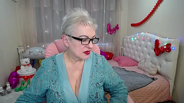 Snapshot of KayleSmoll chatting on 21, 2, 2025 KayleSmoll online show from 21, 2, 2025