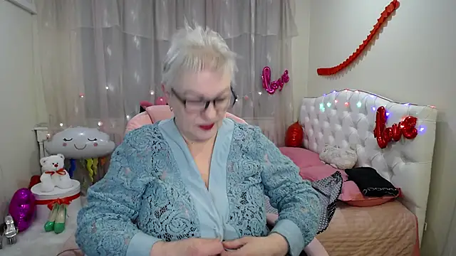 Snapshot of KayleSmoll chatting on 22, 2, 2025 KayleSmoll online show from 22, 2, 2025