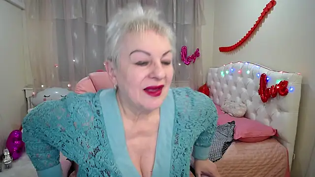 Snapshot of KayleSmoll chatting on 22, 2, 2025 KayleSmoll online show from 22, 2, 2025