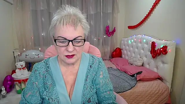 Snapshot of KayleSmoll chatting on 25, 2, 2025 KayleSmoll online show from 25, 2, 2025