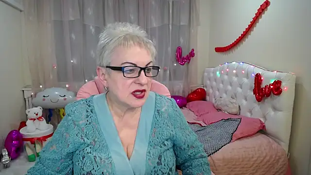 Snapshot of KayleSmoll chatting on 27, 2, 2025 KayleSmoll online show from 27, 2, 2025