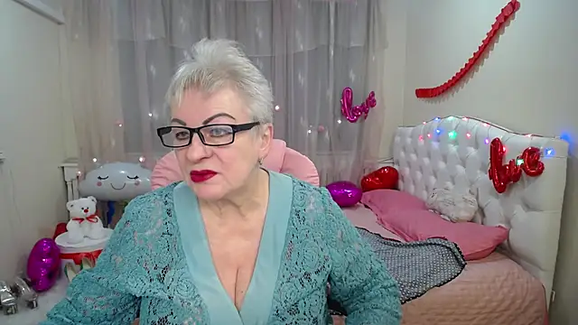 Snapshot of KayleSmoll chatting on 28, 2, 2025 KayleSmoll online show from 28, 2, 2025