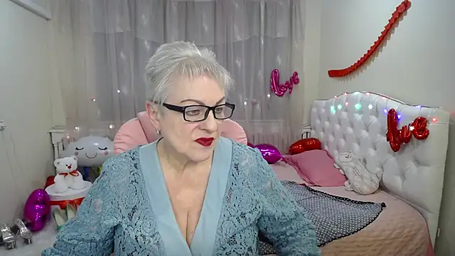 Snapshot of KayleSmoll chatting on 4, 3, 2025 KayleSmoll online show from 4, 3, 2025