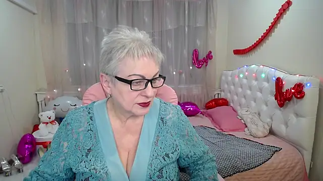 Snapshot of KayleSmoll chatting on 5, 3, 2025 KayleSmoll online show from 5, 3, 2025