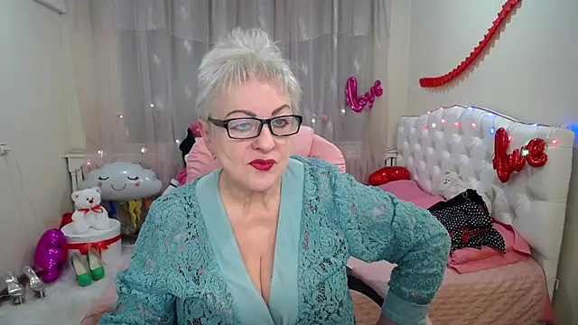 Snapshot of KayleSmoll chatting on 5, 3, 2025 KayleSmoll online show from 5, 3, 2025