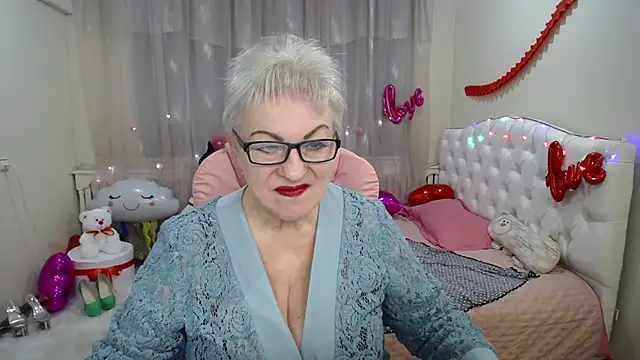 Snapshot of KayleSmoll chatting on 5, 3, 2025 KayleSmoll online show from 5, 3, 2025