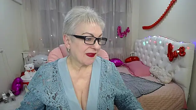 Snapshot of KayleSmoll chatting on 6, 3, 2025 KayleSmoll online show from 6, 3, 2025