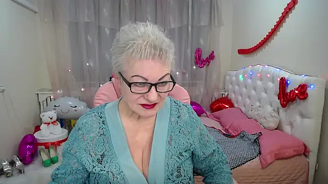 Snapshot of KayleSmoll chatting on 7, 3, 2025 KayleSmoll online show from 7, 3, 2025