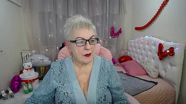 Snapshot of KayleSmoll chatting on 8, 3, 2025 KayleSmoll online show from 8, 3, 2025