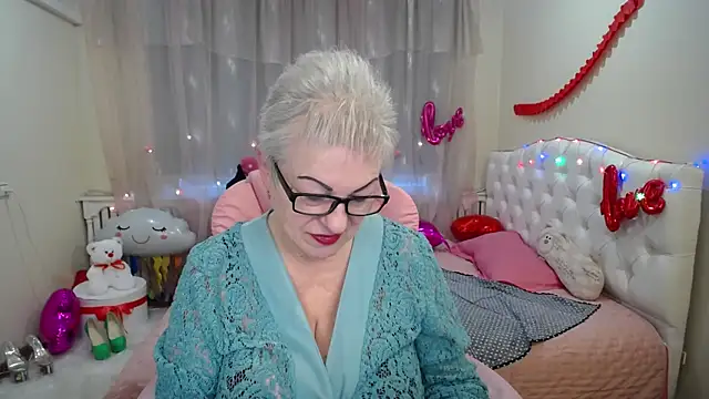 Snapshot of KayleSmoll chatting on 8, 3, 2025 KayleSmoll online show from 8, 3, 2025