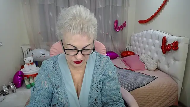 Snapshot of KayleSmoll chatting on 9, 3, 2025 KayleSmoll online show from 9, 3, 2025