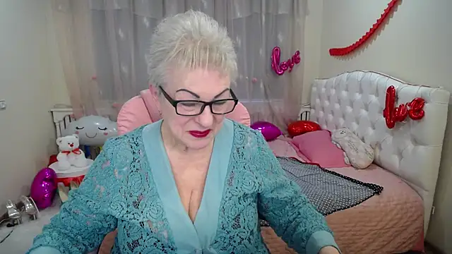 Snapshot of KayleSmoll chatting on 9, 3, 2025 KayleSmoll online show from 9, 3, 2025