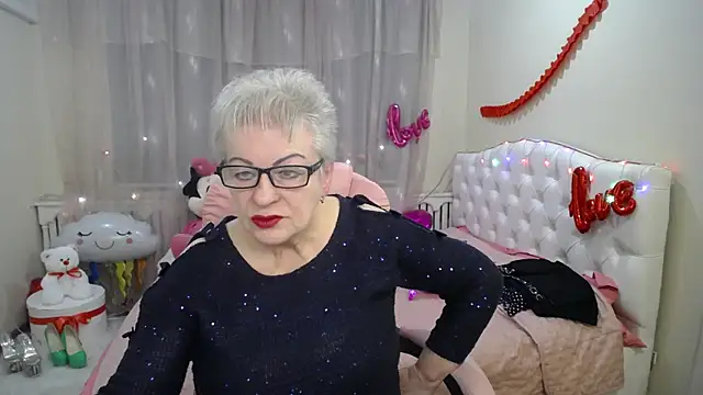 Snapshot of KayleSmoll chatting on 11, 3, 2025 KayleSmoll online show from 11, 3, 2025