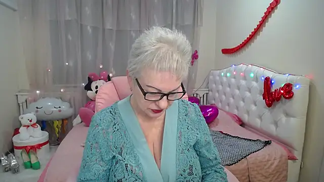 Snapshot of KayleSmoll chatting on 11, 3, 2025 KayleSmoll online show from 11, 3, 2025