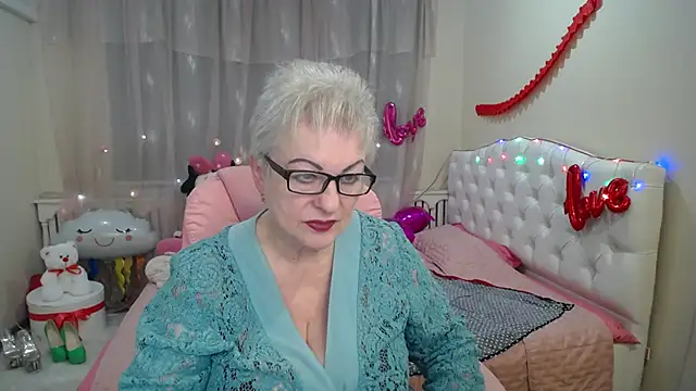 Snapshot of KayleSmoll chatting on 12, 3, 2025 KayleSmoll online show from 12, 3, 2025
