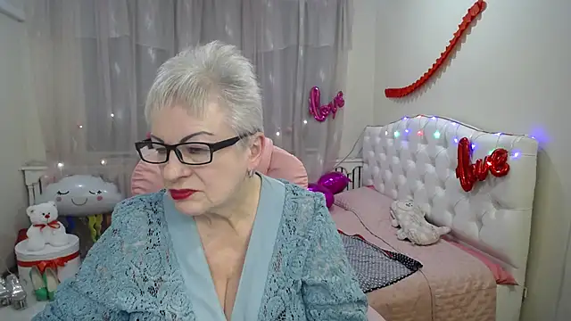 Snapshot of KayleSmoll chatting on 12, 3, 2025 KayleSmoll online show from 12, 3, 2025