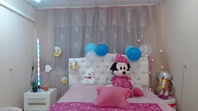 Snapshot of KayleSmoll chatting on 19, 9, 2025 KayleSmoll online show from 19, 9, 2025