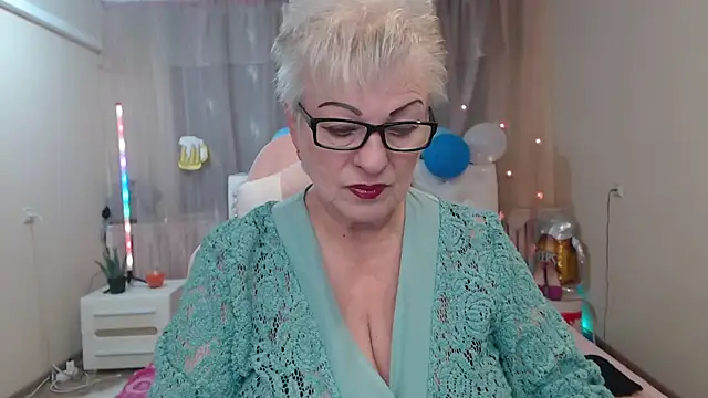 Snapshot of KayleSmoll chatting on 7, 10, 2025 KayleSmoll online show from 7, 10, 2025