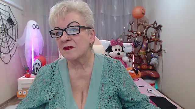 Snapshot of KayleSmoll chatting on 24, 10, 2025 KayleSmoll online show from 24, 10, 2025