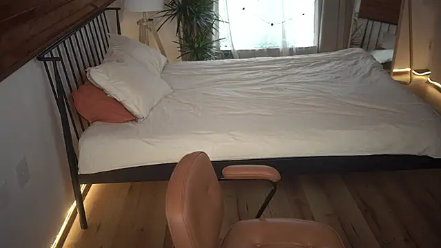 AkaneiroDemon online show from 10, 3, 2025